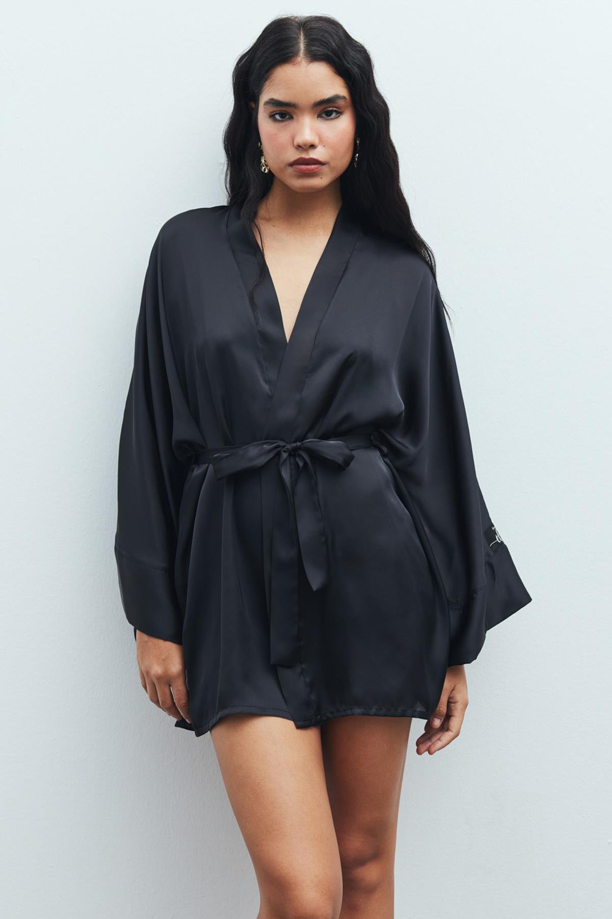 Feu De Elu Fumée Siyah Kısa Saten Sabahlık / Kimono