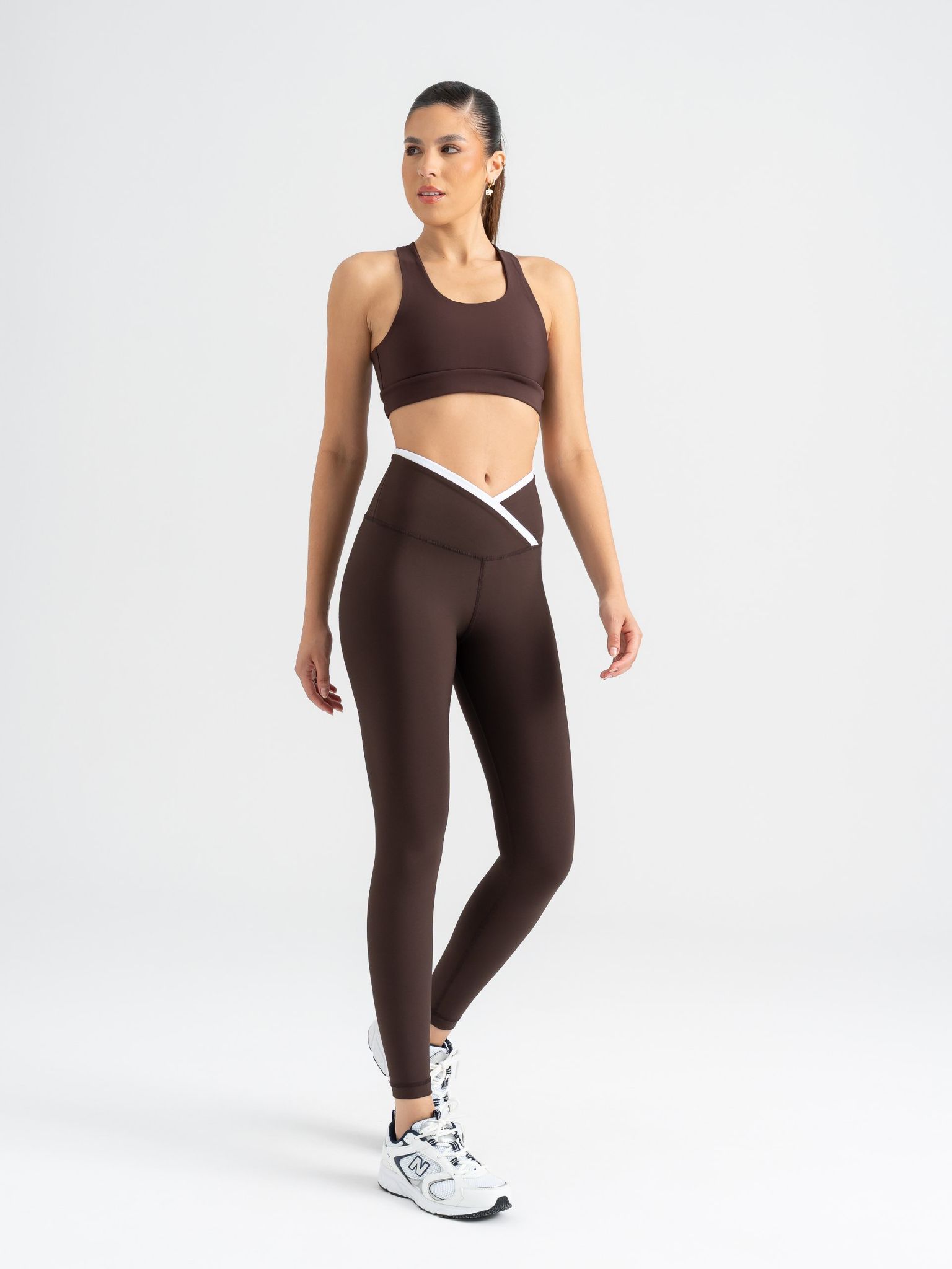 Kadın Spor Takım – Çapraz Askılı Büstiyer & Yüksek Bel Tayt (Şekillendirici Fit)